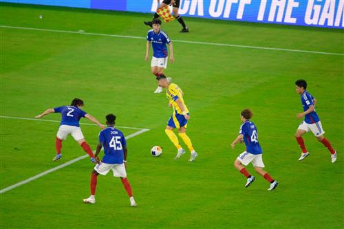 يوكوهاما مارينوس ضد النصر