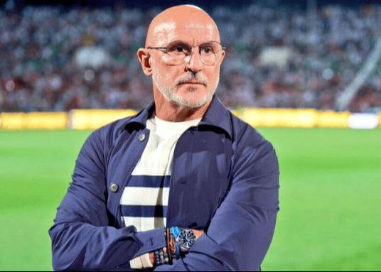 دي لا فوينتي: سنقوم بتقييم الحالة البدنية لهويزن قبل أن نقرر ما إذا كنا سنلعب به في المباراة القادمة أم لا